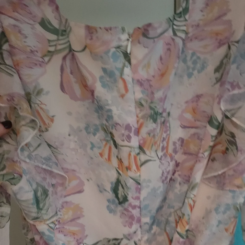 Floral Ruffle Romper - Picture 4 of 6